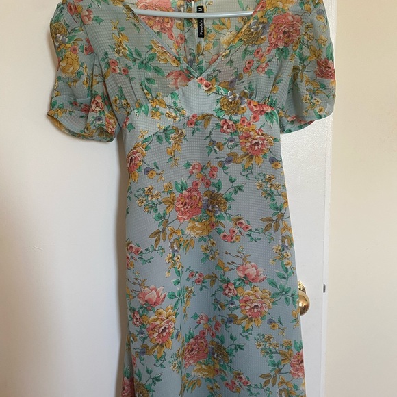 Dress - Picture 3 of 6